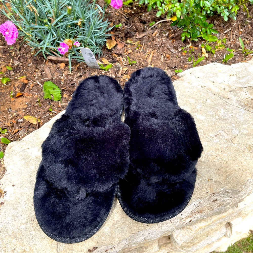 Fur lined, black, slip-on Slippers, size XL (11-12)